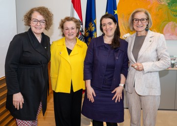 LH Mikl-Leitner/LR Teschl-Hofmeister/Kinder- und Jugendanwältin Tsolakidis: „Mehr gemeinsame Zeit statt mehr Bildschirmzeit“