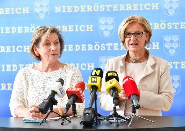 Landeshauptfrau Johanna Mikl-Leitner und die Präsidentin der Wirtschaftskammer NÖ, Sonja Zwazl, informierten über die Initiative „Begabungskompass“.