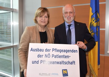 Im Bild von links nach rechts: Landesrätin Mag. Barbara Schwarz und Dr. Gerald Bachinger, NÖ Patientenanwalt.