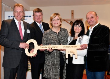 Anton Kellner, CEO SeneCura, Bürgermeister Christoph Weber, Sozial-Landesrätin Barbara Schwarz, Katarina Bedlan (Hausleitung) und Alt-Bürgermeister Franz Redl bei der Eröffnung des SeneCura Sozialzentrums in Sitzenberg-Reidling. (v.l.n.r.)