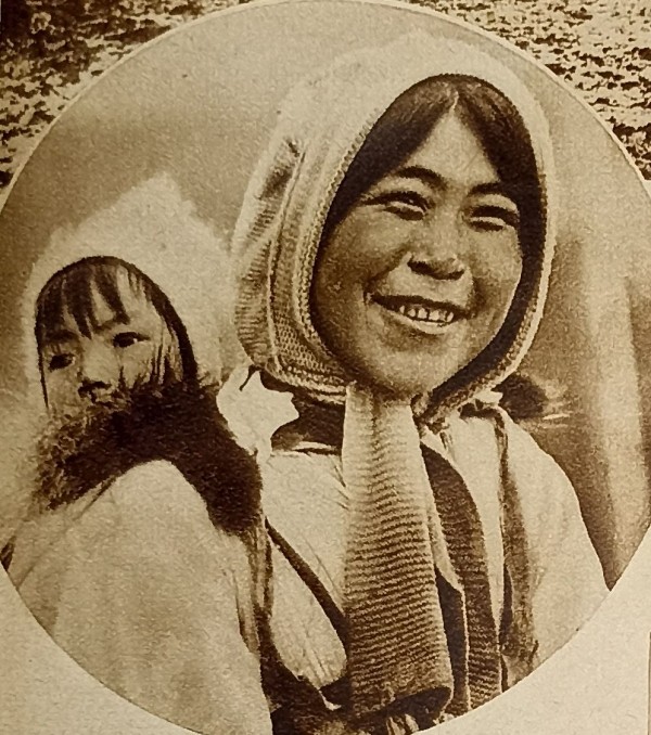 Eskimofrau mit Kind. Foto: „Die Welt im Bilde“, 1927