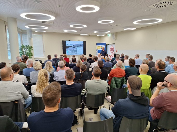 © © WST5 Foto vom Seminar Tennisplatzpflege