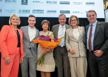 (v.l.n.r.) Bundesministerin Klaudia Tanner, Paul Steinecker, Seniorchefin Veronika Steinecker, Gottfried Steinecker, Landeshauptfrau Johanna Mikl-Leitner und WKNÖ-Präsident Wolfgang Ecker.