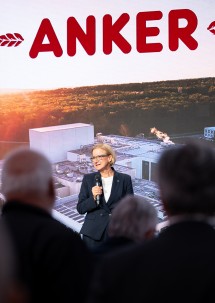 Landeshauptfrau Johanna Mikl-Leitner sprach von Ankerbrot in ihrer Festrede als „ein traditionsreiches Unternehmen mit modernster Technik und zudem ein Vorzeigebetrieb im Bereich der Nachhaltigkeit.“