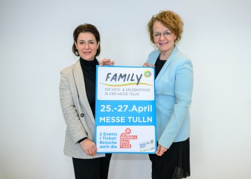 Familienmesse FAMILY+ 2025: Familien-Landesrätin Christiane Teschl-Hofmeister und Barbara Trettler, Geschäftsführerin der NÖ Familienland GmbH.