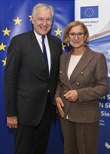 Landeshauptfrau Johanna Mikl-Leitner und der Präsident des Europa Forum Wachau, Martin Eichtinger beim Vernetzungstreffen „Europa in Bewegung“.
