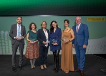 Kategorie Anerkennungspreise 2026 (v.l.n.r.): Roland Bernhard, Dea Slade, Landeshauptfrau Johanna Mikl-Leitner, Maria Ibanez, Julia Mourao Permoser und LH-Stellvertreter Stephan Pernkopf.