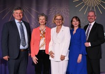 Geschäftsführer Erwin Klissenbauer, Generaldirektorin Sabine Haag, Landeshauptfrau Johanna Mikl-Leitner, Direktorin Veronika Sandbichler und Landtagspräsident Karl Wilfing (v.l.n.r.)