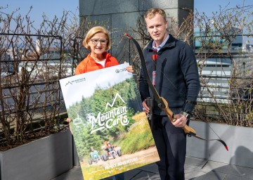 Landeshauptfrau Johanna Mikl-Leitner mit ecoplus Alpin Geschäftsführer Markus Redl.