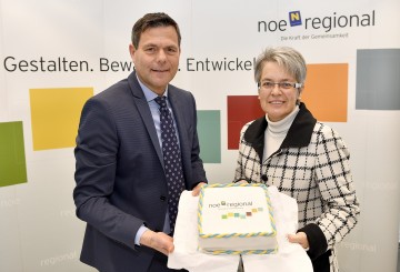 Im Bild von links nach rechts: NÖ.Regional-Geschäftsführer DI Walter Kirchler und Landesrätin Dr. Petra Bohuslav.