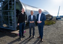 Wirtschaftsminister Wolfgang Hattmannsdorfer und LH-Stellvertreter mit EVN Vorstand Stefan Stallinger bei der Windkraft-Baustelle in Groß Sierning (v.l.).