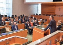 Der neue Landesrat Jochen Danninger bei seiner Antrittsrede im NÖ Landtag. 