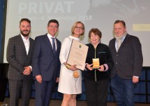 Im Bild von links nach rechts: Geschäftsführer Matthias Pacher, der Tullner Bürgermeister Peter Eisenschenk, Landeshauptfrau Johanna Mikl-Leitner, Schiele-Forscherin Alessandra Comini und Kurator Christian Bauer.