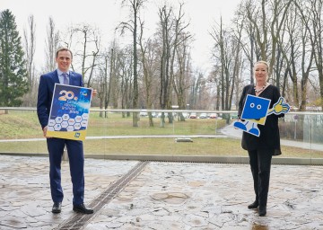 Im Bild von links nach rechts: Landesrat Jochen Danninger und Geschäftsführerin Petra Patzelt 