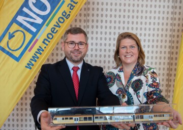 Landesrat Ludwig Schleritzko präsentierte die neue NÖVOG-Geschäftsführerin Barbara Komarek