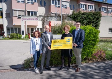 (v.l.n.r.): Pflegedirektorin Eva Grabbe, Karl Dorninger (Land NÖ), Landesrätin Christiane Teschl-Hofmeister und der Kaufmännische Direktor Johannes Salaban-Hofer