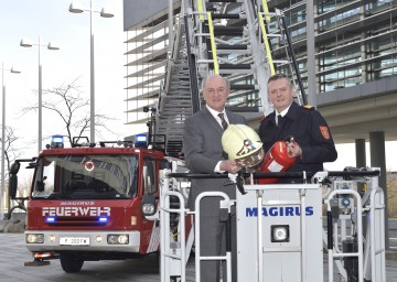 Präsentierten die Jahresbilanz der NÖ Feuerwehren für das Jahr 2015: Landeshauptmann Dr. Erwin Pröll und Landesfeuerwehrkommandant Dietmar Fahrafellner.