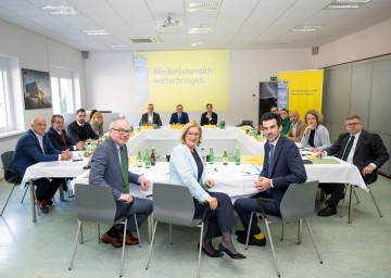 Regierungsklausur mit Vertreterinnen und Vertretern der Sozialpartner.