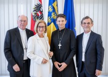 Von links nach rechts: Diözesanbischof von St. Pölten Alois Schwarz, Landeshauptfrau Johanna Mikl-Leitner, der evangelische Superintendent Michael Simmer und der Wiener Erzbischof Josef Gründwidl.