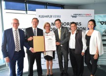 Unterzeichneten heute den Vertrag: die Flughafen Vorstände Julian Jäger und Günther Ofner, Landeshauptfrau Johanna Mikl-Leitner, der Wiener Stadtrat Peter Hanke, die „Plug and Play“-Gründer Saeed Amidi sowie Renée Wagner, Managing Director für „Plug and Play“ in Österreich