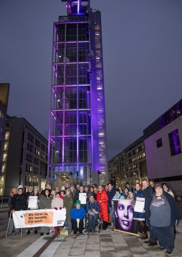Am 3. Dezember, dem Internationalen Tag der Menschen mit Behinderung, leuchtet der Klangturm in St. Pölten lila.