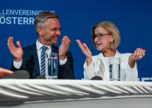 Landeshauptfrau Johanna Mikl-Leitner und Wirtschaftsminister Wolfgang Hattmannsdorfer beim „Tag der NÖ Industrie“ in Grafenegg.