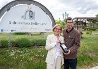LH Mikl-Leitner besuchte Kellergasse Hühnerkoppel in Obernalb
