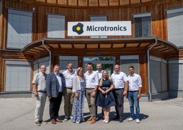(v.l.) Johannes Scherndl (Vizebürgermeister Ruprechtshofen), Leopold Gruber-Doberer (Bürgermeister Ruprechtshofen),  Stefan Pfeffer (Managing Director Finance), Landeshauptfrau Johanna Mikl-Leitner, Martin Buber (Managing Director Sales), Klaus Potzmader, LAbg. Silke Dammerer, Martin Mayer (General Managing Director) und Can Sinirtas.