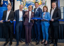 Bei der offiziellen Eröffnung (v.l.n.r.): Knorr-Bremse-Geschäftsführer Manfred Reisner,  Nicolas Lange, Vorstandsmitglieder Knorr-Bremse AG München, Landeshauptfrau Johanna Mikl-Leitner, Bundesminister Peter Hanke, Bürgermeisterin Silvia Drechsler und Knorr-Bremse-Geschäftsführer Jörg Branschädel.