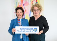 Zertifikate für erfolgreichen Abschluss des Grundkurses „Außerschulische Jugendarbeit“ verliehen