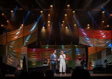Landeshauptfrau Johanna Mikl-Leitner mit Zeno Stanek bei der Eröffnung des 20.
<br />
Schrammel.Klang.Festival
