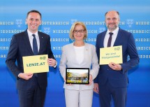 Landesrat Jochen Danninger, Landeshauptfrau Johanna Mikl-Leitner und Herrnbaumgartens Bürgermeister Christian Frank (v.l.n.r.).