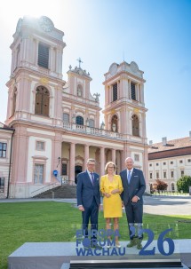 Anders Fogh Rasmussen, Landeshauptfrau Johanna Mikl-Leitner und Bundeskanzler Christian Stocker (v.l.n.r.)