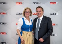 Landeshauptfrau Johanna Mikl-Leitner und Wolfgang Ecker, der einstimmig als Wirtschaftskammer-Präsident bestätigt wurde