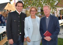 Fels am Wagram im Zeichen mehrerer Jubiläen. Im Bild von links nach rechts: Bürgermeister Christian Bauer, Landeshauptfrau Johanna Mikl-Leitner, Pfarrer Martin Müller.