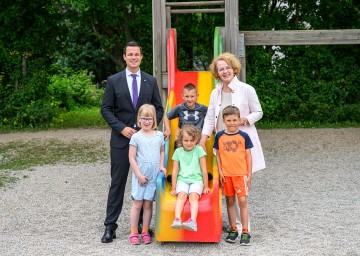 Bilanz zum Schulschluss 2023/2024 mit Landesrätin Christiane Teschl-Hofmeister und Bildungsdirektor Karl Fritthum in der Franz-Jonas-Volksschule in St. Pölten.