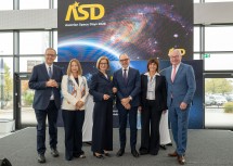 Austrian Space Days eröffnet: Flughafen Wien-Vorstand Günther Ofner, Fiona Murray, Vorsitzende NATO Innovation Fund, Landeshauptfrau Johanna Mikl-Leitner, ESA-Generaldirektor Josef Aschbacher, Abgeordnete zum Nationalrat Petra Oberrauner und LH-Stellvertreter Stephan Pernkopf.