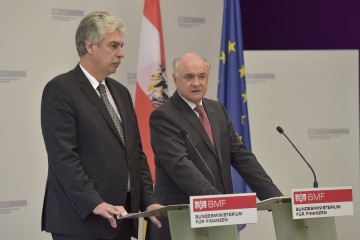 Landeshauptmann Dr. Erwin Pröll und Finanzminister Dr. Hans Jörg Schelling zum Thema Breitband-Ausbau in Niederösterreich.
