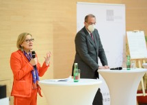 Die erfolgreiche Weiterentwicklung des IST Austria soll langfristig abgesichert werden. Im Bild Landeshauptfrau Johanna Mikl-Leitner und Bundesminister Heinz Faßmann