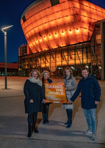 Foto (v.l.n.r.): Künstlerische Leiterin Brigitte Fürle (Festspielhaus St. Pölten), Präsidentin Eva Hahn (Soroptimist Allegria St. Pölten), Frauen-Landesrätin Christiane Teschl-Hofmeister und Geschäftsführer Thomas Gludovatz (Festspielhaus St. Pölten).