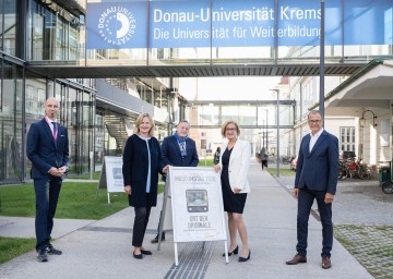 Armin Laussegger, Fachbereichsleiter der Landessammlungen Niederösterreich, Bettina Leidl, Präsidentin von ICOM Österreich, Christian Bauer, Künstlerischer Direktor der Landesgalerie Niederösterreich, Landeshauptfrau Johanna Mikl-Leitner und Wolfgang Muchitsch, Präsident des Museumsbund Österreich (v.l.n.r.)