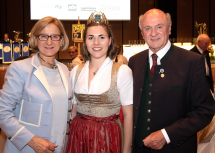 NÖ Weingala 2019: Landeshauptfrau Johanna Mikl-Leitner, die neue NÖ Weinkönigin Diana I. (Müller) und der neue Weinbotschafter, Landeshauptmann a, D, Erwin Pröll (v.l.n.r)