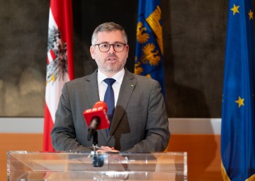 Landesrat Schleritzko tourte durch die Landeskliniken und tauschte sich mit Verantwortungsträgern und Belegschaftsvertretern aus.  