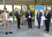 Projekt Wiener Neudorf (von links): VCÖ-Sprecher Christian Gratzer, Regionalmanager Christof Hermann (ÖBB-Personenverkehr AG), Bürgermeister Herbert Janschka (Wiener Neudorf), LH-Stellvertreter Stephan Pernkopf und Landesrat Ludwig Schleritzko.