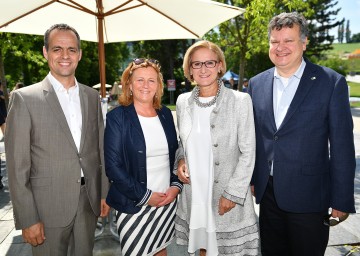 Das Forschungsfest in Klosterneuburg: IST Austria Managing Director Georg Schneider, Stadträtin Maria-Theresia Eder, Landeshauptfrau Johanna Mikl-Leitner und IST Austria Präsident Thomas Henzinger (v.l.n.r.)