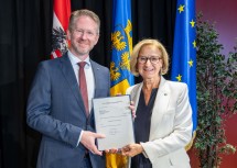 Landeshauptfrau Johanna Mikl-Leitner mit dem neuen Bezirkshauptmann von Bruck an der Leitha Michael Engel.