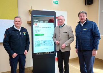 Präsentierten die neue APP LEA (v.l.n.r.) Landesbranddirektor Dietmar Fahrafellner, LH-Stellvertreter Stephan Pernkopf und Notruf NÖ Geschäftsführer Josef Schmoll.