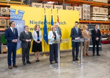 Pressekonferenz am Gelände der Firma PREFA in Marktl/Lilienfeld.