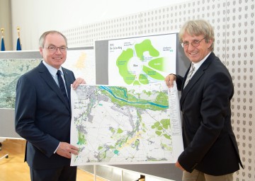 Niederösterreich startet Regionalplanungsprojekt "Grüner Ring". Im Bild von links nach rechts: LH-Stellvertreter Stephan Pernkopf und Thomas Knoll, Präsident der Gesellschaft für Landschaftsarchitektur.