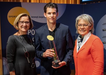 Niederösterreichs Sportler des Jahres 2019, Dominic Thiem, mit Landeshauptfrau Johanna Mikl-Leitner und Sportlandesrätin Petra Bohuslav 
